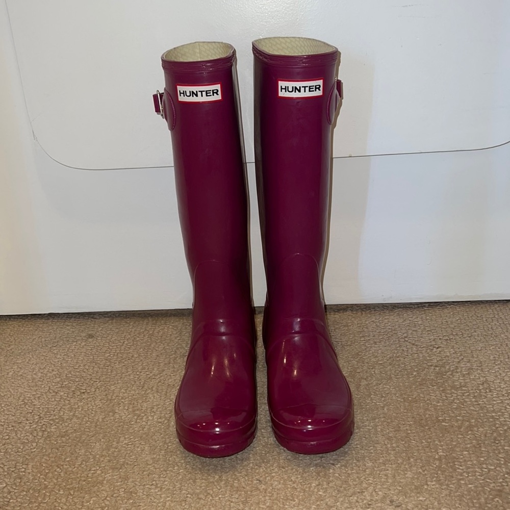 Hunter Women's Original Tall Rain Boots, magenta/hot pink. Size 7